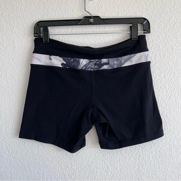 Lululemon Reverse Groove Short - Picture 5 of 12
